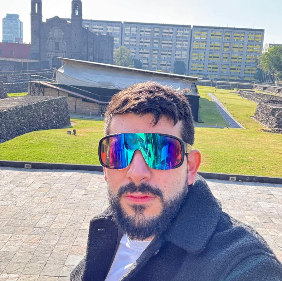 <em>Andrés Romero</em>