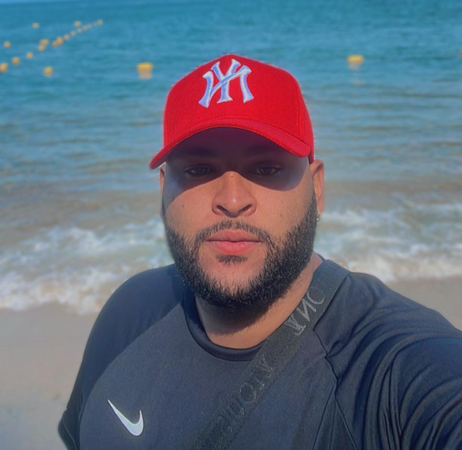 <em>Carlos Vera</em>