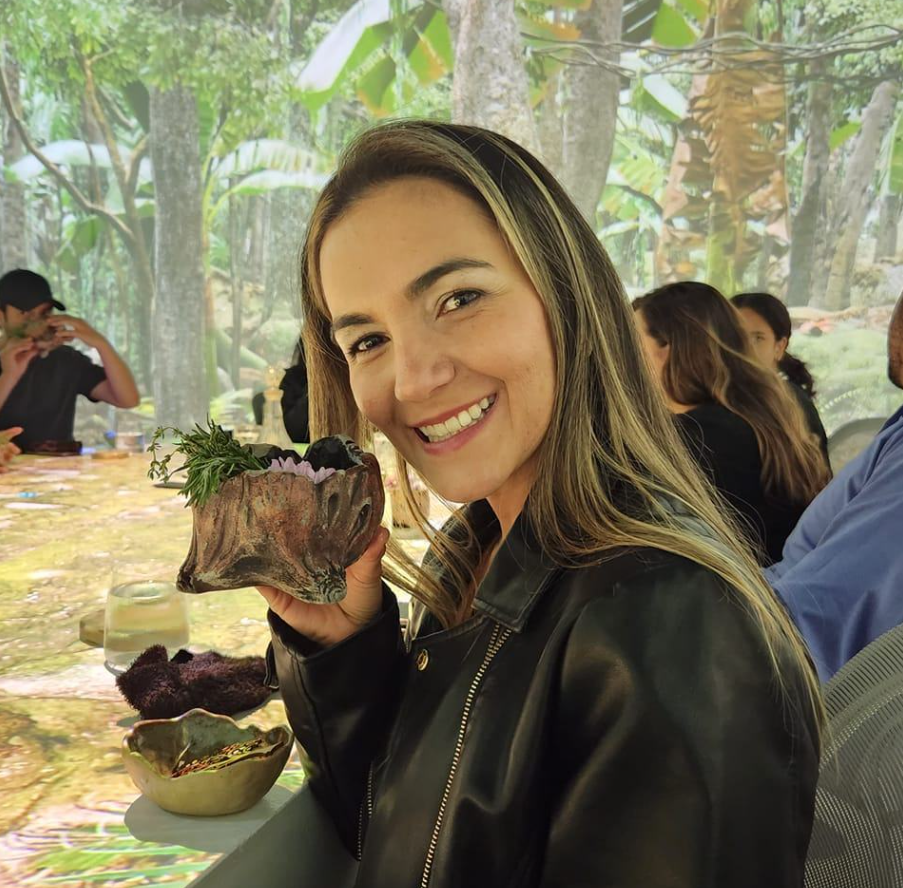 <em>Angie Acosta</em>